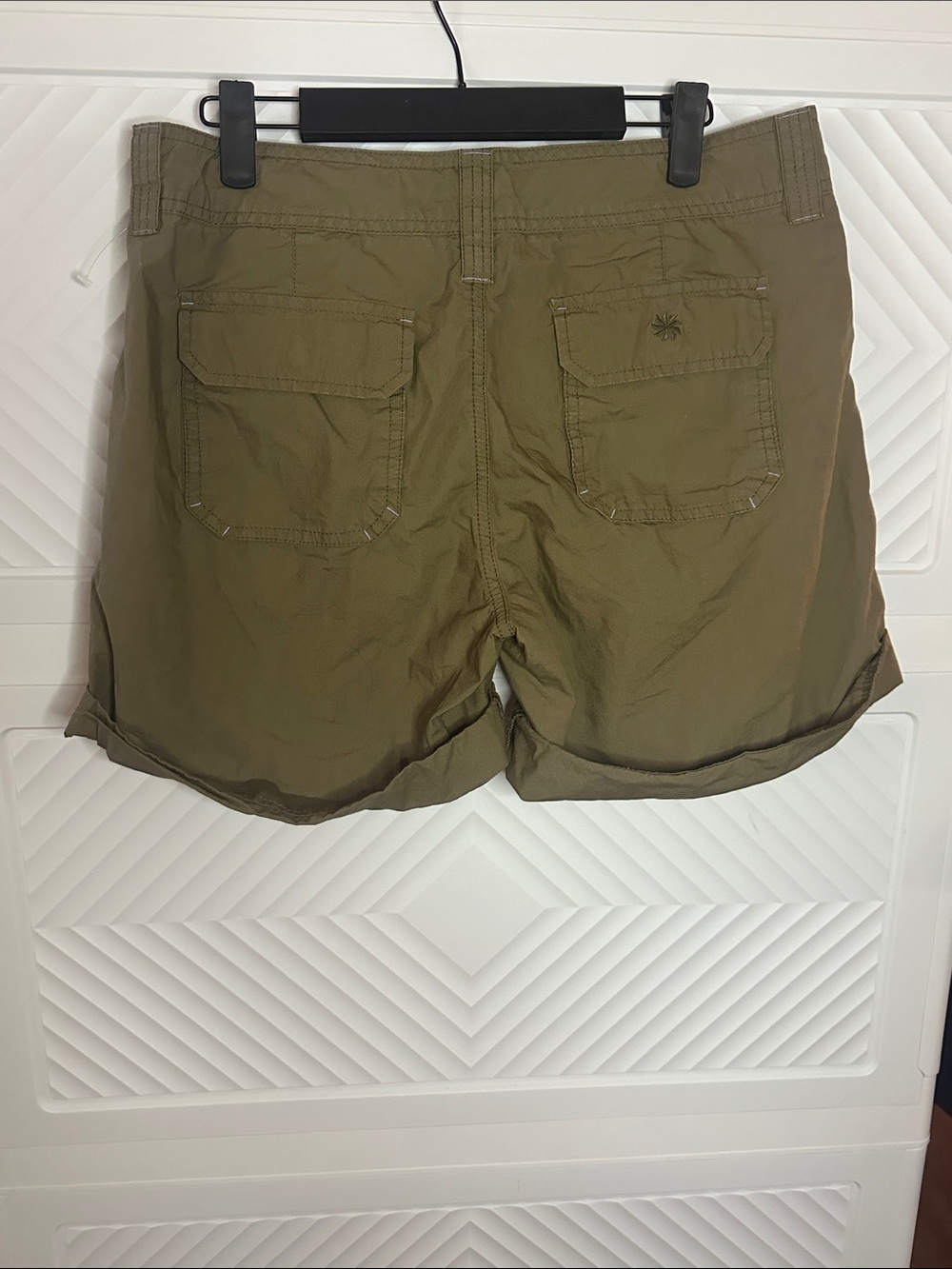 Athleta Olive Green Cargo Roll-Cuff Shorts - Picture 6 of 9